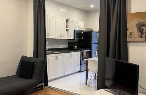 Mile End Apartamento | Lovely 4 1/2 in Vibrant Mile End