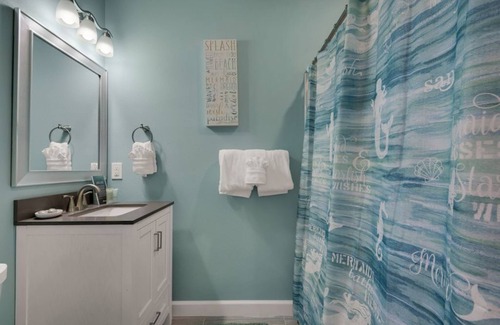 Clipper Cove Casa | Lovely 4 bed/3 bath. Ideal Location- Walk to Beach, Shopping, Entertainment