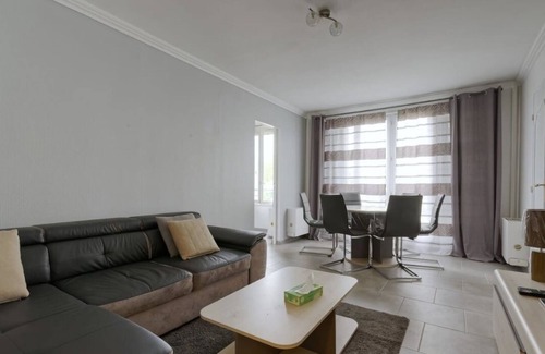 Quartier Sapins-Chatelet-Lombardie Apartamento | Lovely 4 bedroom apartment with free parking