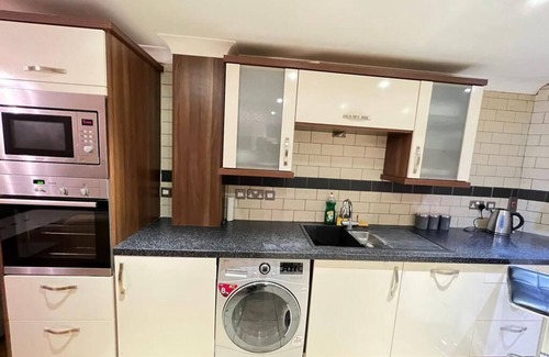 Sittingbourne Casa | Lovely 4 Bedroom Town House in Sittingbourne, up to 8 sleeps