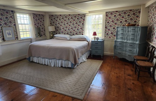 Little Compton Otro | Lovely 4-bedroom farmhouse in Little Compton. Pet and family friendly.