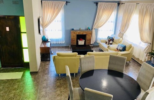 Bulawayo Apartamento | Lovely 4 Bedroomed Home in Selbourne Brooke - 2036
