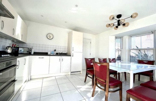 Bicester Casa | Lovely 4 doubled bedroomed townhouse in Bicester
