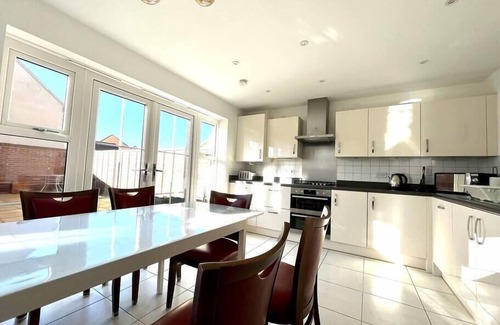 Bicester Casa | Lovely 4 doubled bedroomed townhouse in Bicester