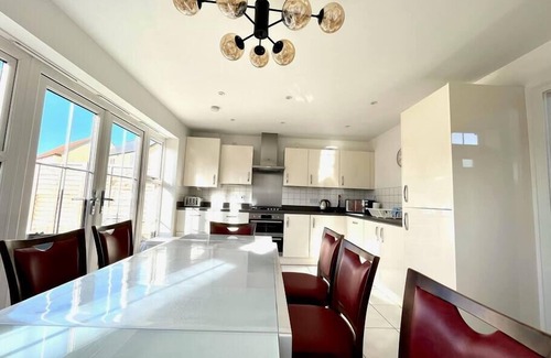 Bicester Casa | Lovely 4 doubled bedroomed townhouse in Bicester