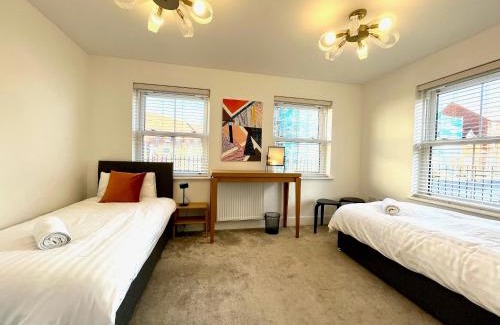 Bicester Casa | Lovely 4 doubled bedroomed townhouse in Bicester near to Bicester Village