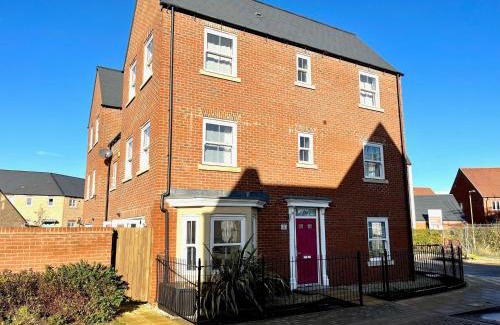 Bicester Casa | Lovely 4 doubled bedroomed townhouse in Bicester near to Bicester Village