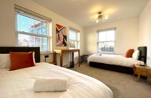 Bicester Casa | Lovely 4 doubled bedroomed townhouse in Bicester near to Bicester Village