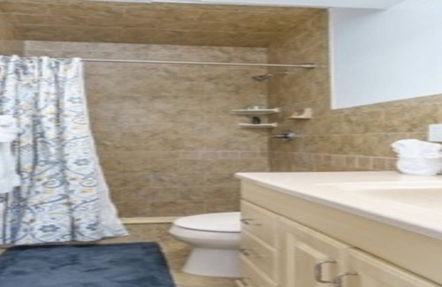 Boulevard Heights Villa | Encantadora casa de piscina recientemente renovada de 4br