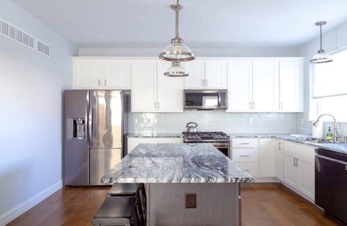 The Gate Casa | Lovely 4BR Parkside Home + Garage / ABODEbucks