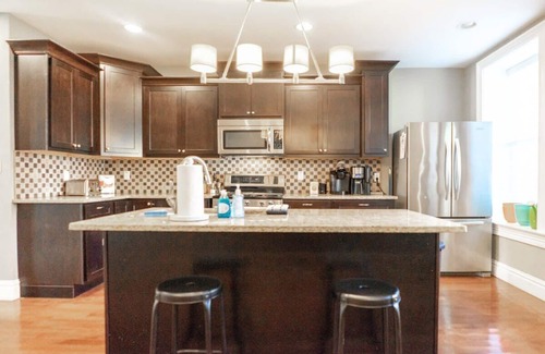 Shaw Casa | Lovely 4BR Shaw Family Home | Garage / ABODEbucks