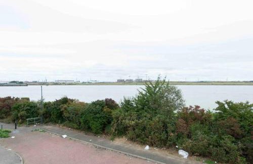 Thamesmead East Casa | Lovely 5 bed house 8 beds