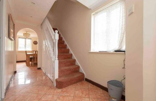 Thamesmead East Casa | Lovely 5 bed house 8 beds