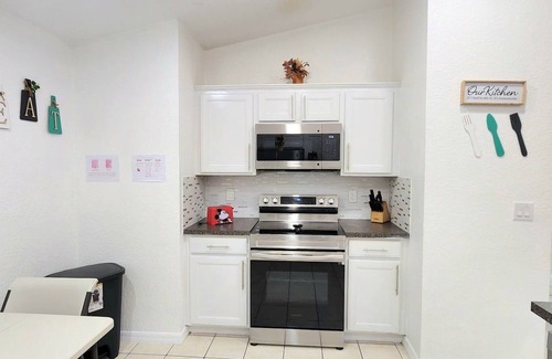 Clear Creek Casa | Lovely 5-bedroom house with pool/spa minutes from Disney.