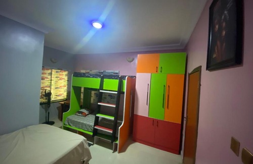 Ibadan Apartamento | Lovely 5 bedroom serviced apartment with an SUV
