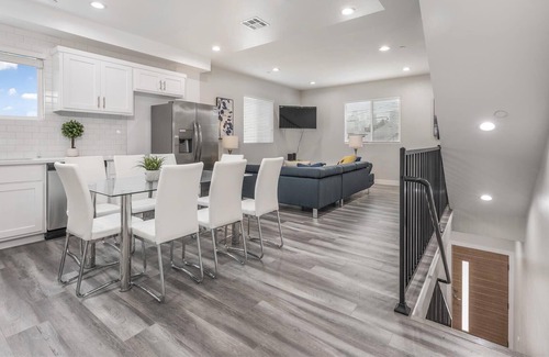 Pico-Union Casa | Lovely 5BR + 5BA Family Home near DTLA/USC