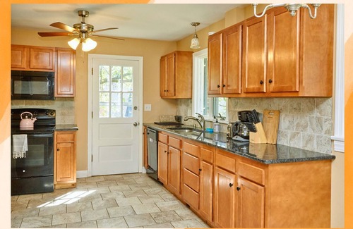 Rockcreek Lexington Road Casa | Lovely 5BR Family-Friendly Home for a Relaxing Stay!