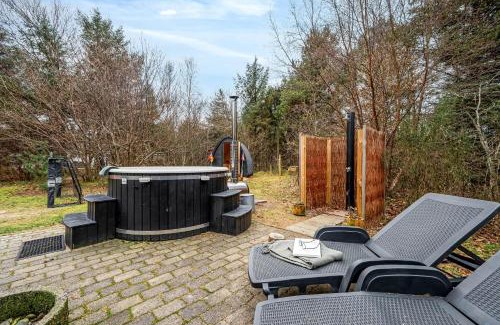 Lodbjerg Hede Casa | Lovely 6-Person Cottage With Outdoor Sauna - 1007