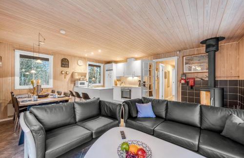 Lodbjerg Hede Casa | Lovely 6-Person Cottage With Outdoor Sauna - 1007