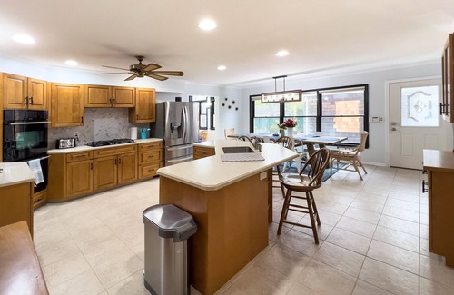 Spring Lake Casa | Lovely 6BR Home, 4blcks to beach w/ badges/locker