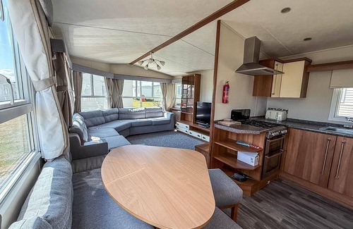 Clacton-on-Sea Casa | Lovely 8 berth caravan at Valley Farm Holiday Park ref 46829V