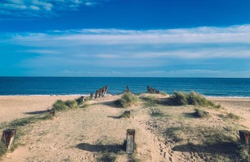 Caister-on-Sea Otro | Lovely 8 Berth Caravan With Large Decking Area In Caister, Norfolk Ref 65055Eb