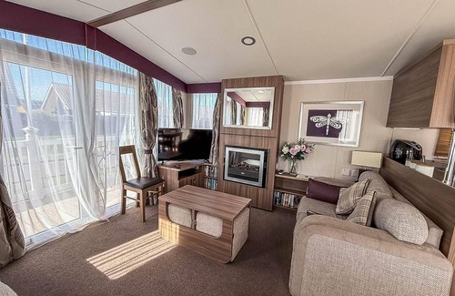 Caister-on-Sea Casa | Lovely 8 berth caravan with large decking area in Caister, Norfolk ref 65055EB