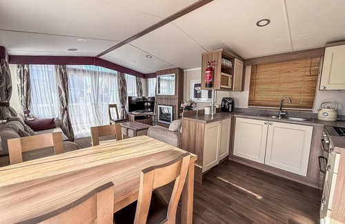 Caister-on-Sea Casa | Lovely 8 berth caravan with large decking area in Caister, Norfolk ref 65055EB