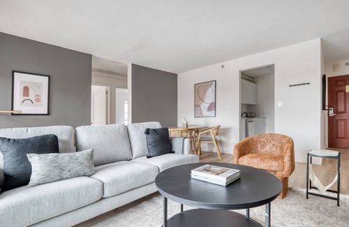 Allston Apartamento | Lovely Allston 2BR, nr Boston U & Green Line, by Blueground