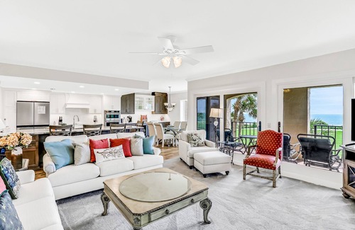 Fernandina Beach Condominio | Lovely Amelia Island Condo with pool, W/D & central AC