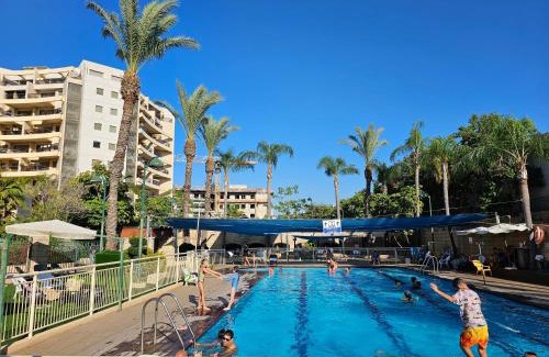 Ra'ananna Apartamento | Lovely and Bright Apart, 2 Bed, 2 Bath, sleeps 5, Swimming pool - Jacuzzi & Gym