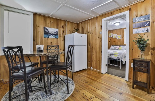 Weirs Beach Cabaña | Lovely and Cozy Cottage in Laconia