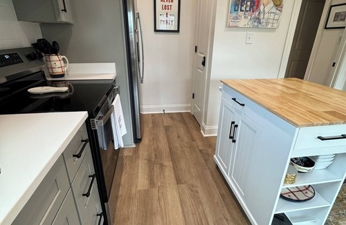 Oxford Condominio | Lovely and Cozy! New 1-Bdr Condo, Sleeps 4! Come stay with Southern Sole!
