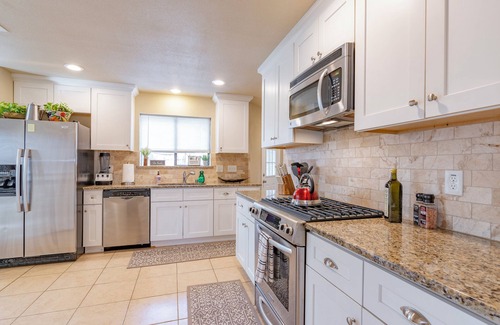 Northeast Carrollton Casa | Lovely and Pet-Friendly 4/3 in Carrollton