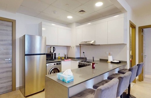 Discovery Gardens Apartamento | Lovely and spacious 1 bedroom with extra sofa bed