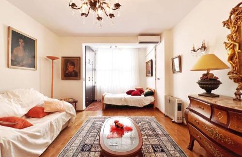 Blloku Apartamento | Lovely and warm two bedroom apartament in Tirana