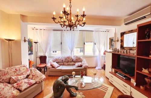 Blloku Apartamento | Lovely and warm two bedroom apartament in Tirana