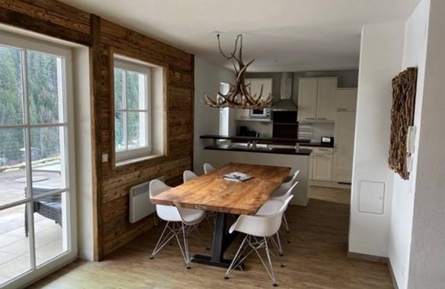 Vorderglemm Casa | Lovely apartment within walking distance of the ski bus stop and the Jausern descent