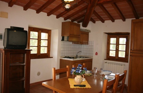 Castiglion Fiorentino Apartamento | Bonito apartamento con WIFI, piscina, TV, mascotas permitida y aparcamiento, cerca de Cortona