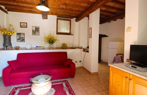 Pieve di Chio Apartamento | Bonito apartamento para 4 personas con WIFI, piscina privada, TV, mascotas permitida y aparcamiento