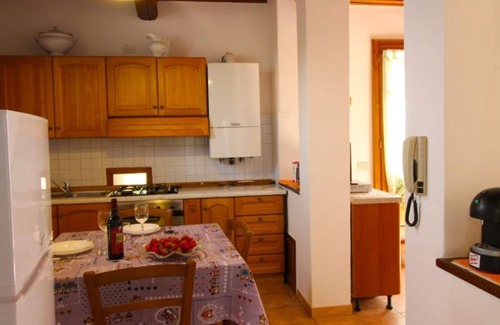 Pieve di Chio Apartamento | Bonito apartamento para 4 personas con WIFI, piscina privada, TV, mascotas permitida y aparcamiento
