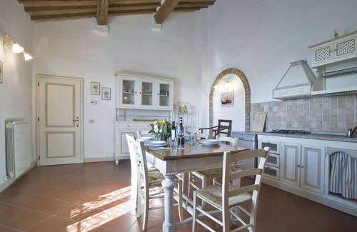 Bollano Villa | Hermoso apartamento en villa con WIFI, piscina, TV, terraza, mascotas permitida y vista panorámica