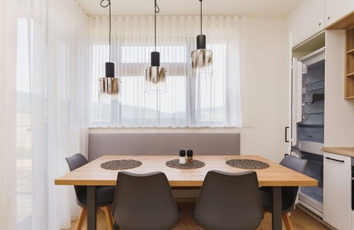 Loucna Pod Klinovcem Apartamento | Hermoso apartamento para 6 personas con WIFI, TV y balcón