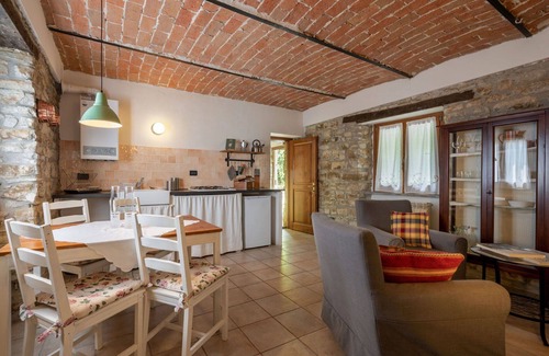 Monastero Bormida Apartamento | Hermoso apartamento para 2 personas con piscina, WIFI y TV
