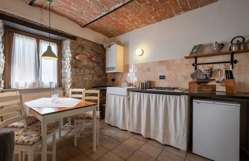 Monastero Bormida Apartamento | Hermoso apartamento para 2 personas con piscina, WIFI y TV