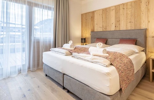 Reith bei Kitzbuehel Apartamento | Lovely apartment for 6 guests with WIFI, hot tub, TV, balcony, pets allowed and parking