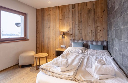 Reith bei Kitzbuehel Apartamento | Lovely apartment for 6 guests with WIFI, hot tub, TV, balcony, pets allowed and parking