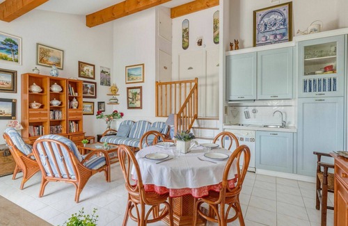 La Rouviere Apartamento | Hermoso apartamento para 4 personas con WIFI, piscina, TV, terraza y mascotas permitida