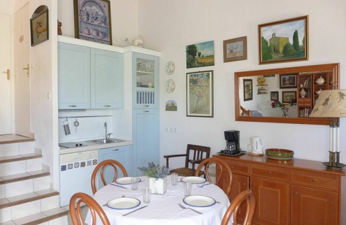 La Rouviere Apartamento | Hermoso apartamento para 4 personas con WIFI, piscina, TV, terraza y mascotas permitida