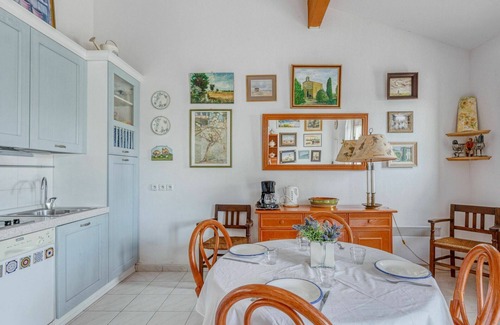 La Rouviere Apartamento | Hermoso apartamento para 4 personas con WIFI, piscina, TV, terraza y mascotas permitida